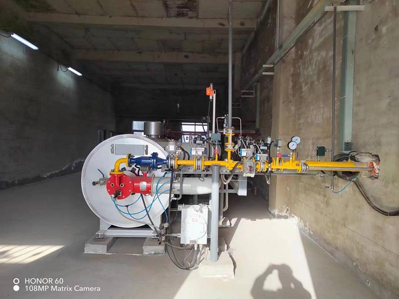 Waste tire cracking reactor